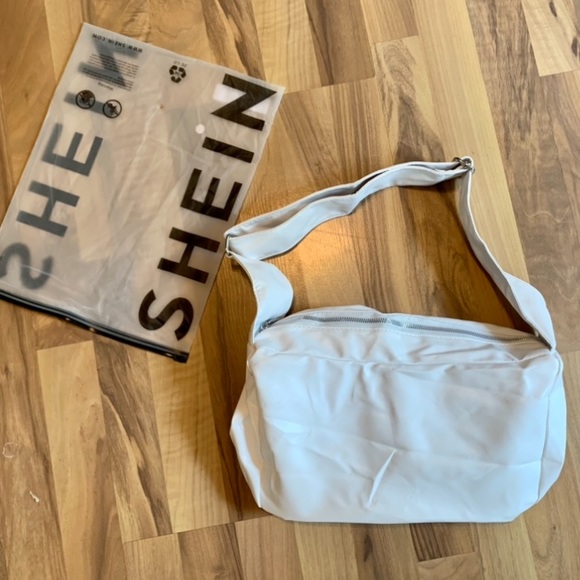 🎁Brand NEW white crossbody purse-never used! - Picture 7 of 12